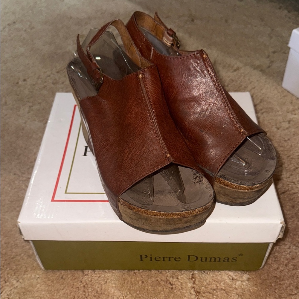 Pierre Dumas Women's Tan Platform Sandals